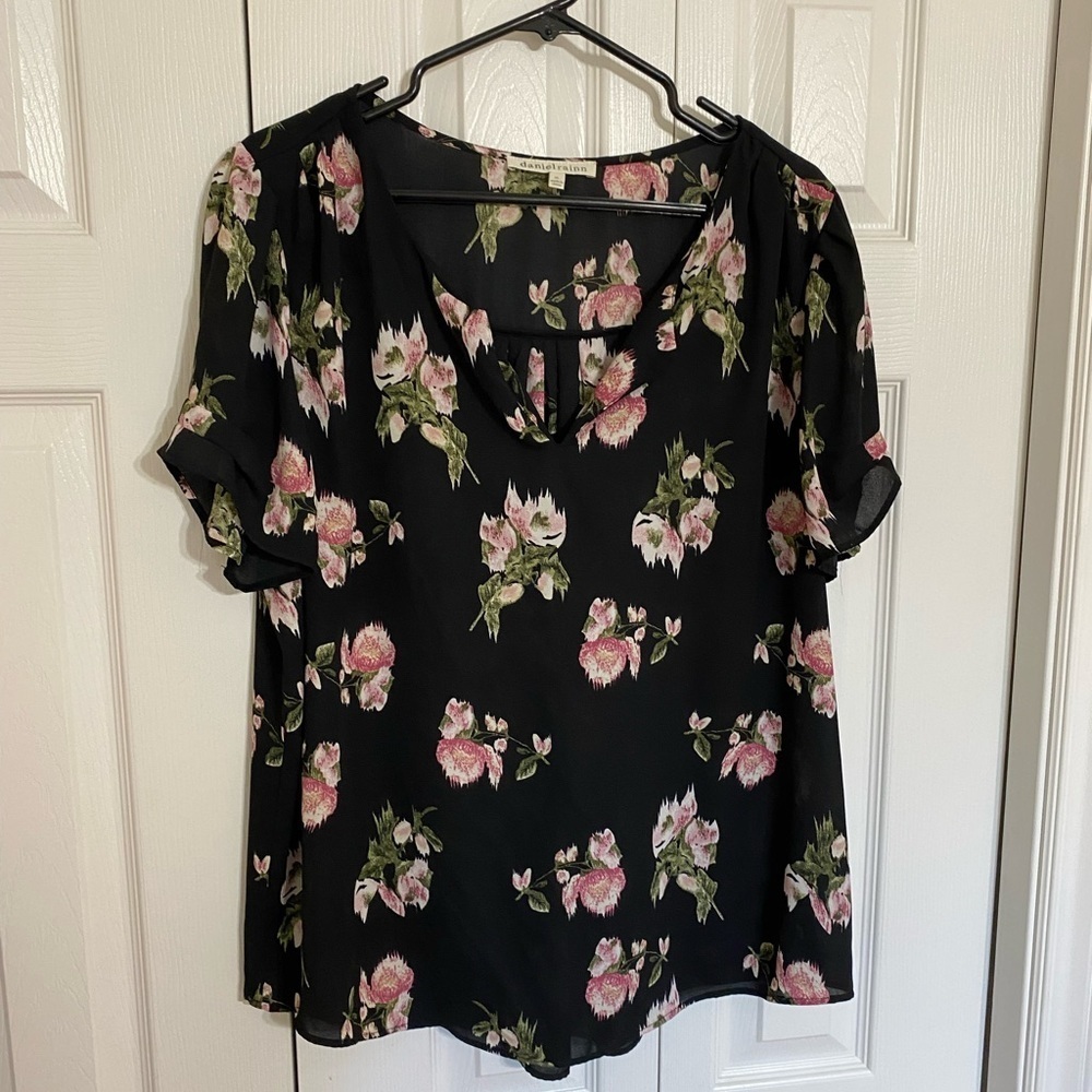 Women’s floral blouse. SIZE  XL. VGUC